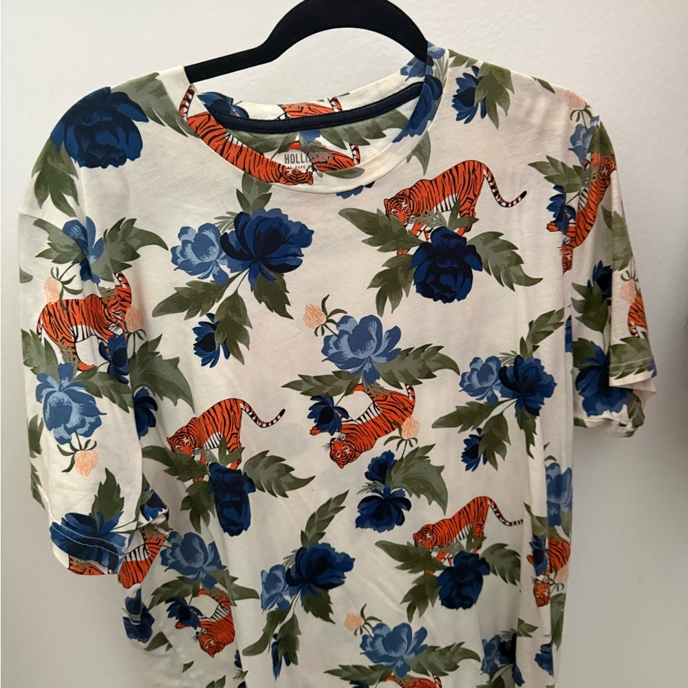 Hollister Men’s Tiger Floral Tee - Blue and Orange